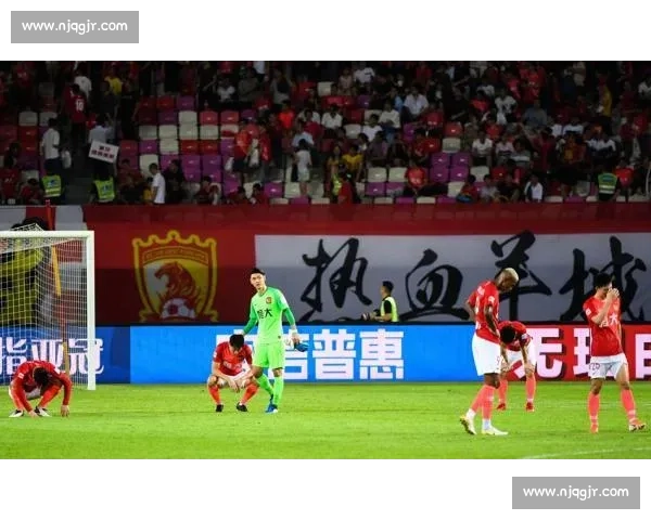 上海上港鏖战恒大精彩回顾 全场关键瞬间与战术解析